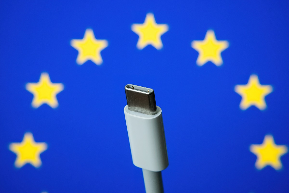 Nová legislatíva EÚ vyžaduje, aby výrobcovia mobilných zariadení využívali USB-C port.