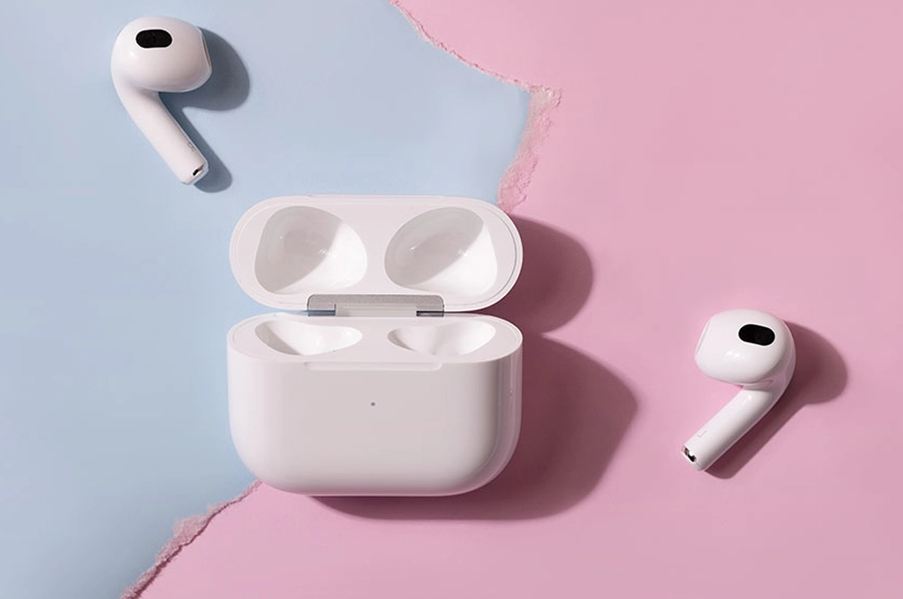 Apple AirPods.