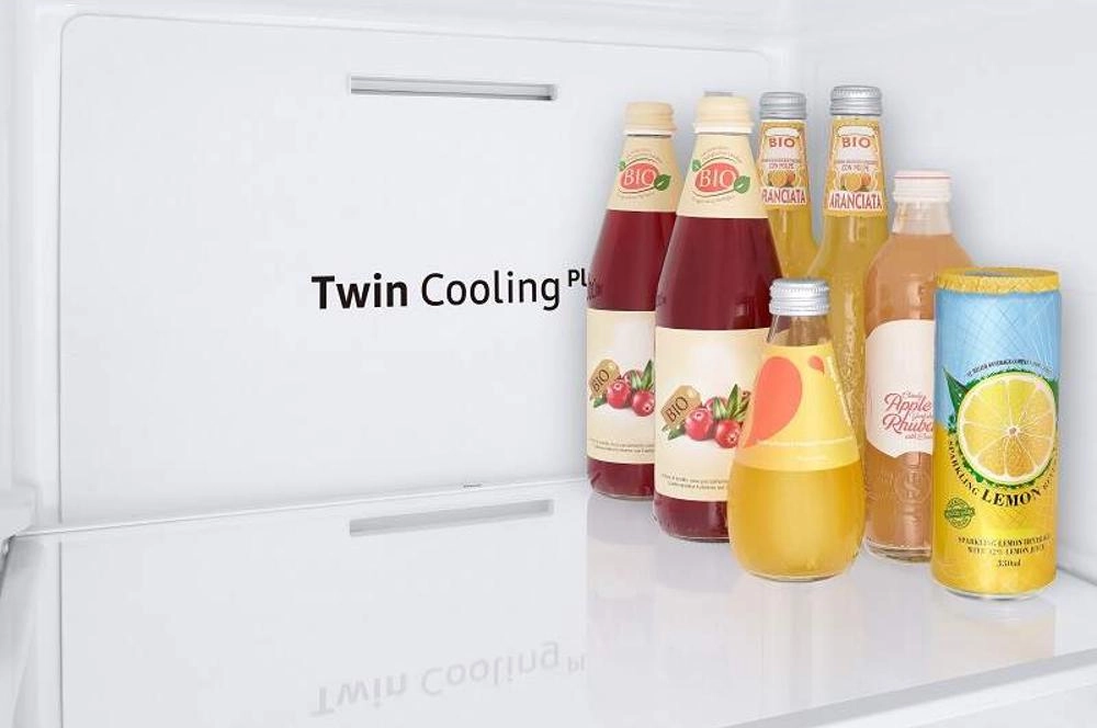 Americk chladnička s vrobnkom ľadu s funkciou Twin Cooling.