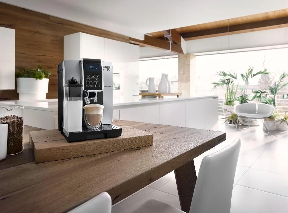 Automatický kávovar De'Longhi vám pripraví lahodné cappuccino