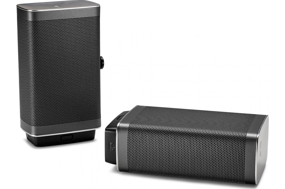 Soundbar JBL s bezdrtovmi reproduktormi.